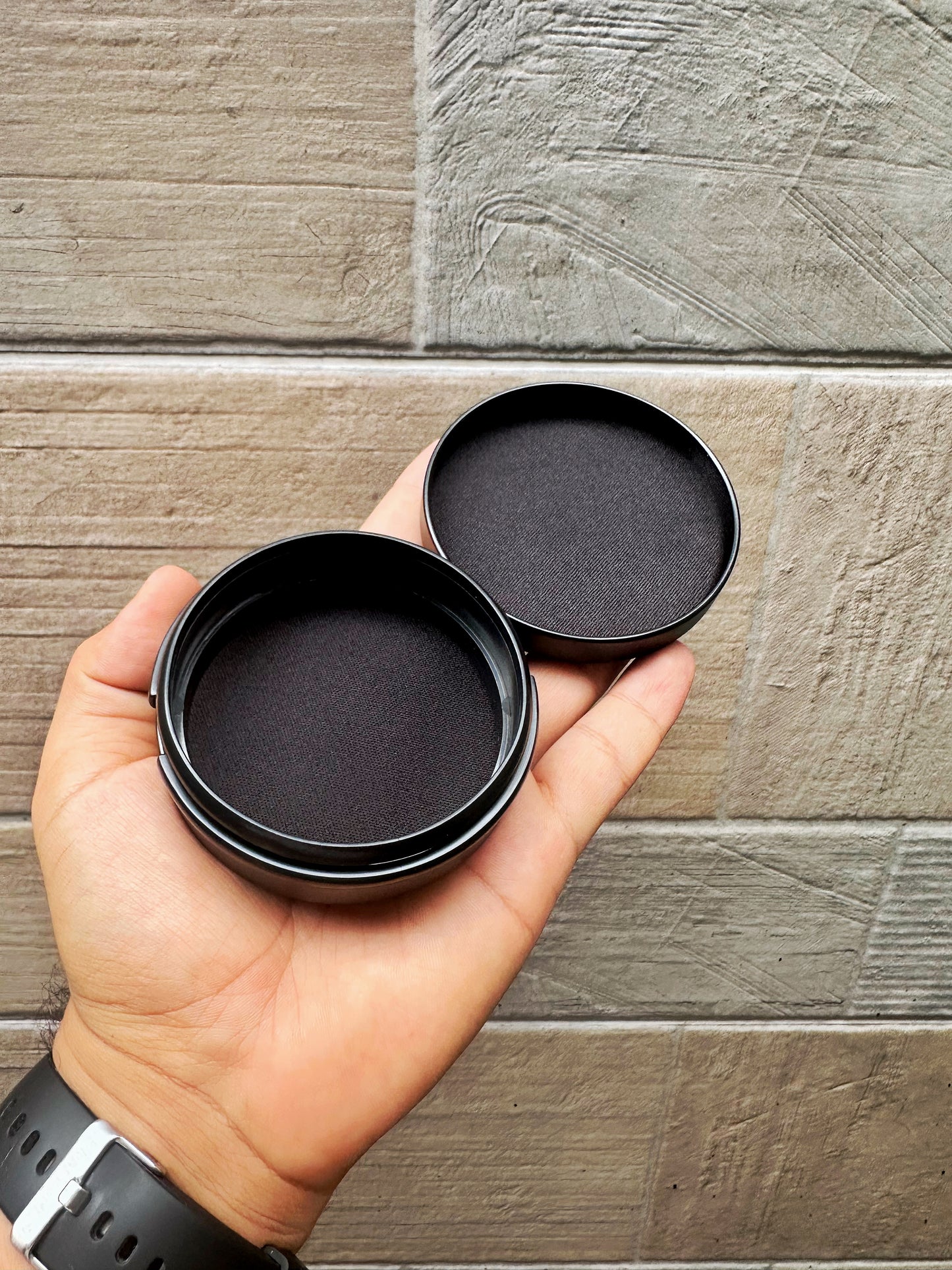 Estuche metálico para audifonos